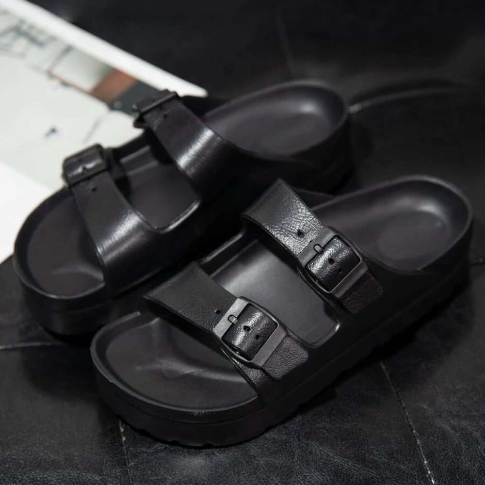 ❇️SOLD❇️ SHEIN Buckle Decor Footbed Sandals - Picture 4 of 6